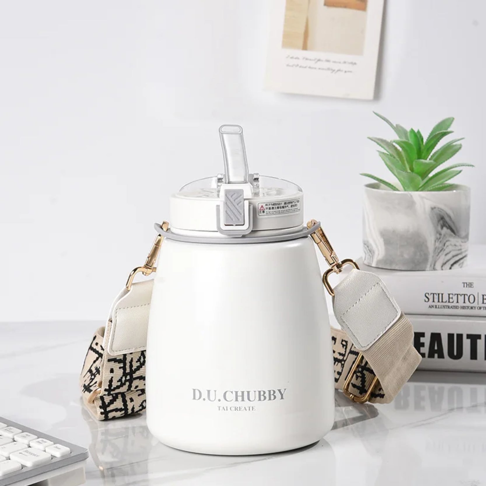 gourde blanche avec paille