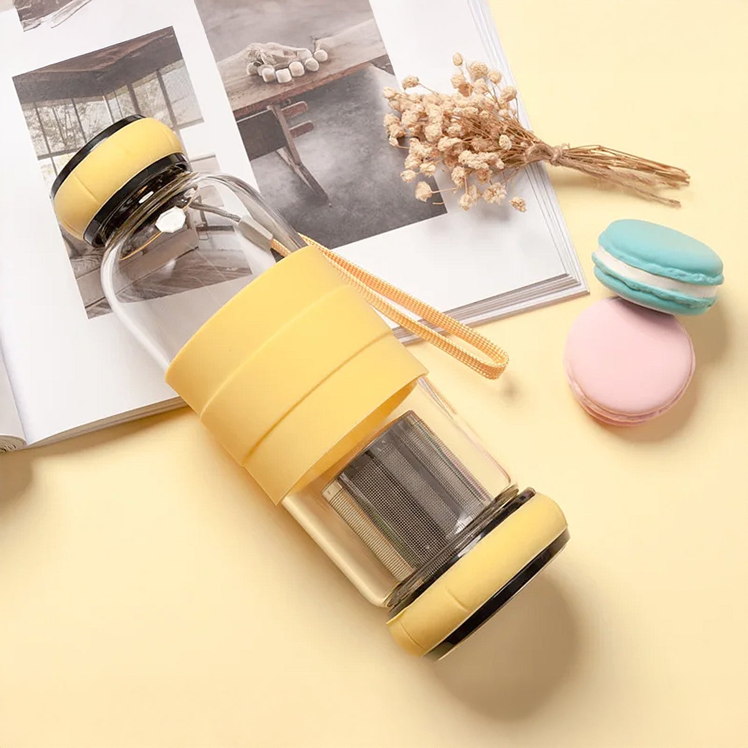 gourde en verre avec protection jaune et filtre à thé