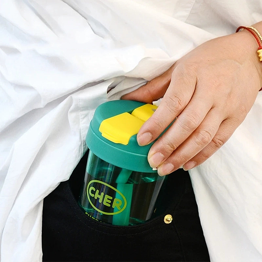 gourde petit format verte avec paille