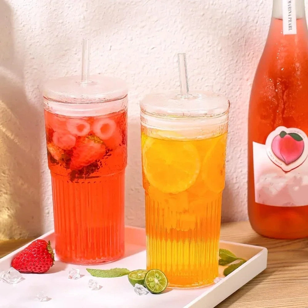 verre avec couvercle et paille en verre